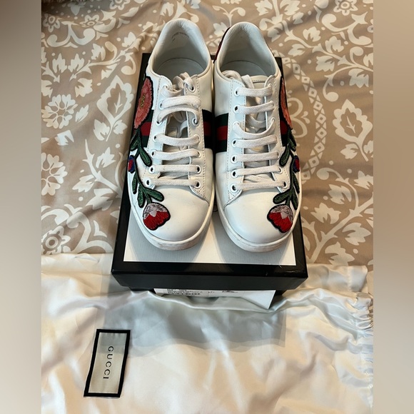 Women's Gucci White Floral Embroidered Sneakers
